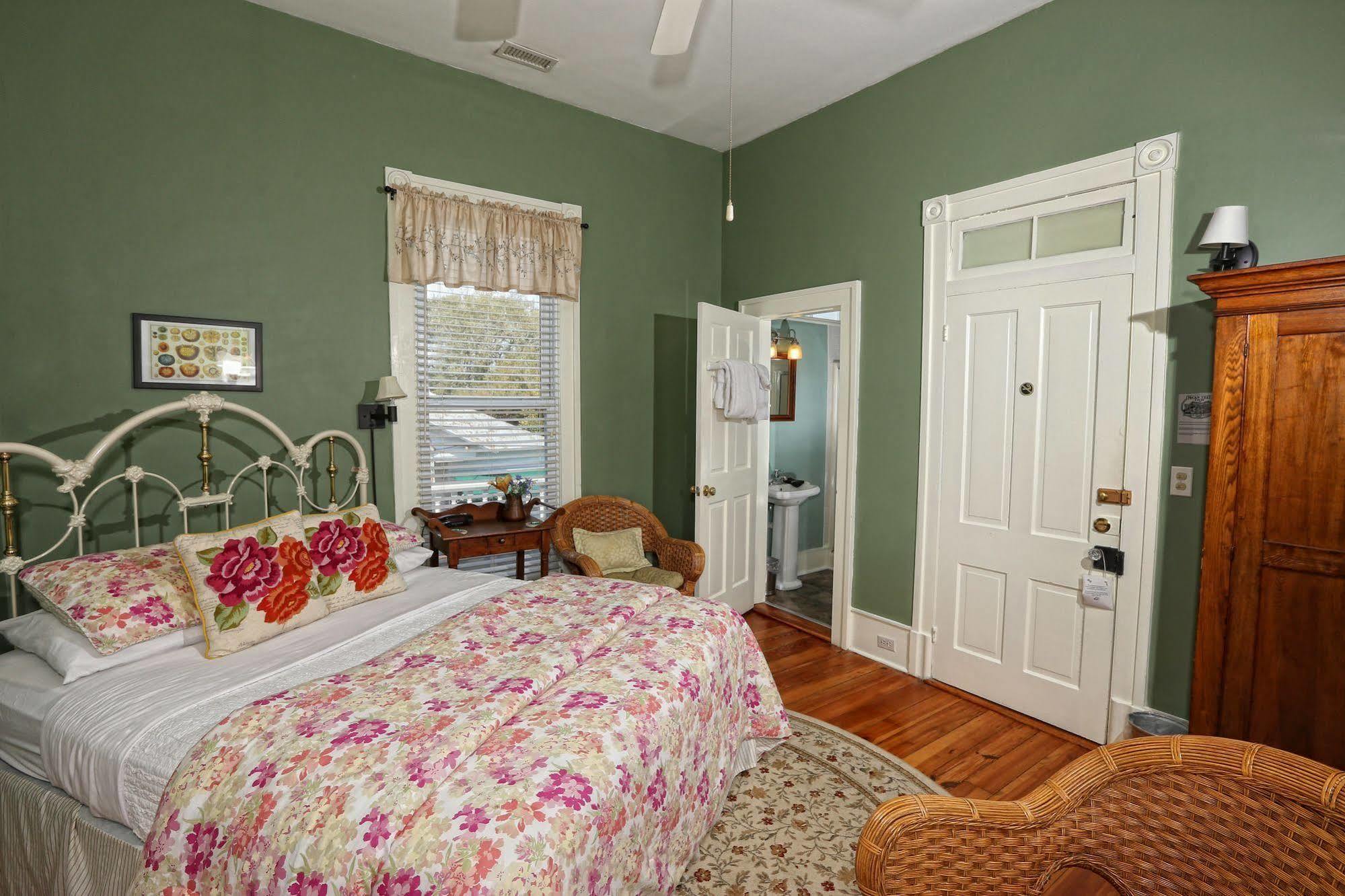 Pecan Tree Inn Beaufort Exterior foto